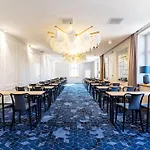 Apis Hotel 4*