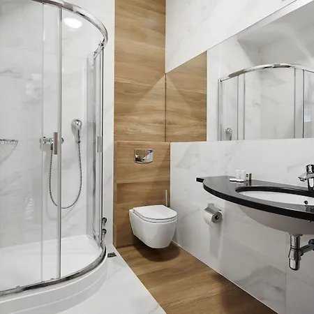Apis Hotel 4*