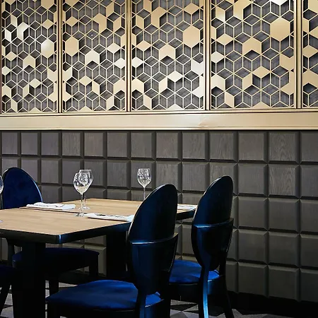 Apis Отель 4*
