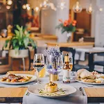 Apis Hotel